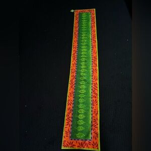 Vibrant Table Runner with Leaf 🍃 Pattern